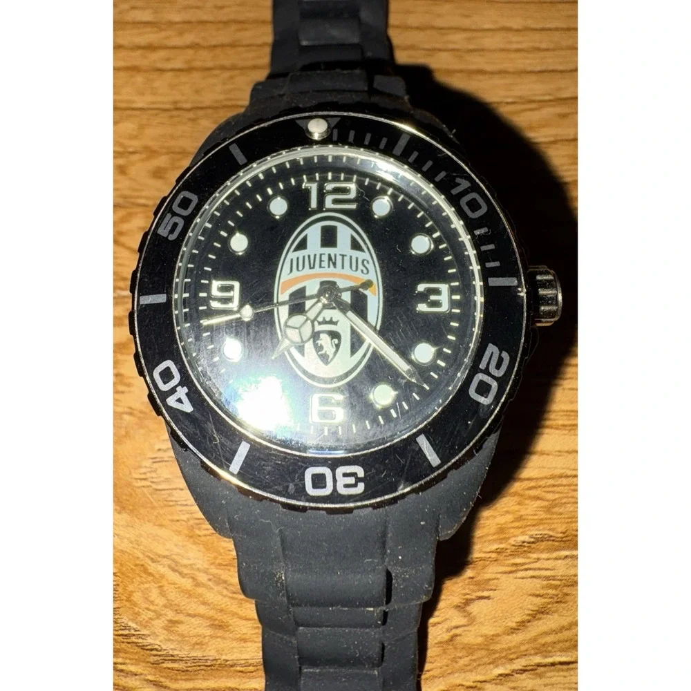 Juventus Official FC Black Silicone Strap Wristwatch JN382DN1 Needs Battery